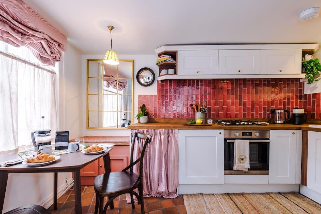 Rustic Chester Cottage Near Shops & Terrace المظهر الخارجي الصورة