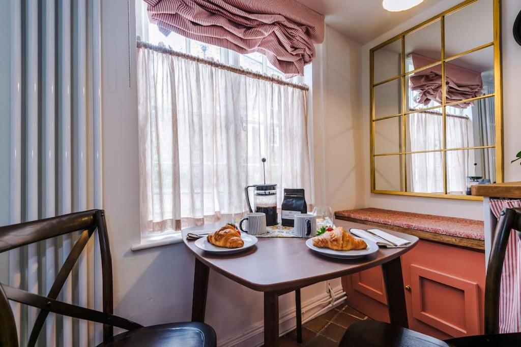 Rustic Chester Cottage Near Shops & Terrace المظهر الخارجي الصورة