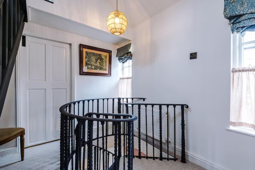 Rustic Chester Cottage Near Shops & Terrace المظهر الخارجي الصورة